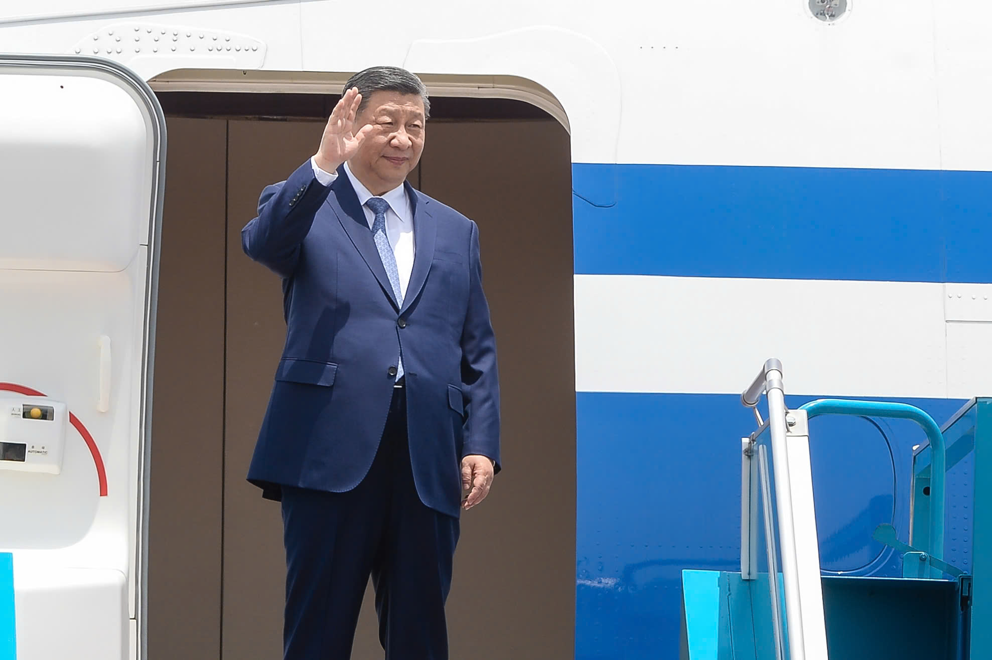 Chủ tịch nước Lương Cường đ&oacute;n Tổng B&iacute; thư, Chủ tịch Trung Quốc Tập Cận B&igrave;nh tại Nội B&agrave;i- Ảnh 3.