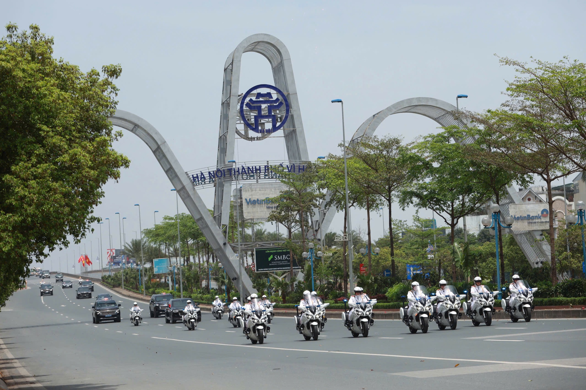 Chủ tịch nước Lương Cường đ&oacute;n Tổng B&iacute; thư, Chủ tịch Trung Quốc Tập Cận B&igrave;nh tại Nội B&agrave;i- Ảnh 1.