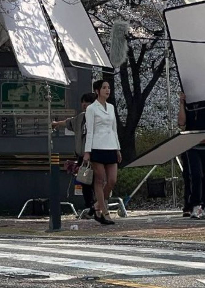 Nhan sắc thật của mỹ nhân đẹp nhất thế giới khiến cả MXH tranh cãi- Ảnh 2. Nhan sắc thật của mỹ nhân đẹp nhất thế giới khiến cả MXH tranh cãi- Ảnh 2.