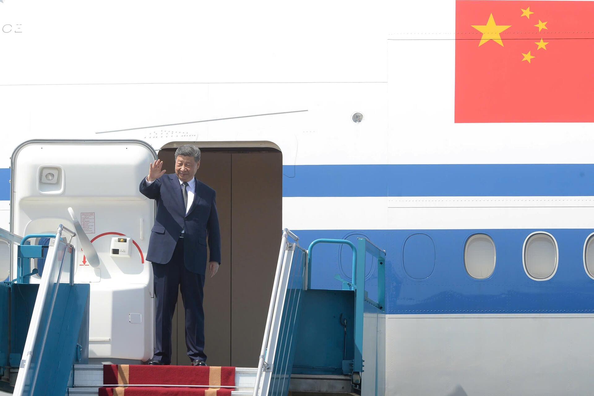 Thủ tướng tiễn Tổng Bí thư Tập Cận Bình rời Hà Nội kết thúc chuyến thăm Việt Nam - Ảnh 2.