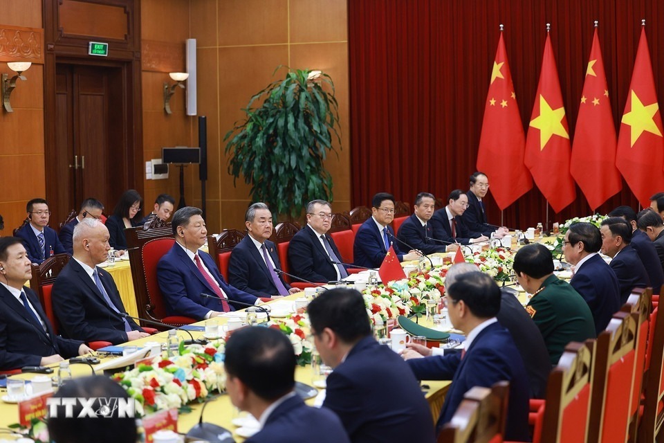 Thủ tướng tiễn Tổng Bí thư Tập Cận Bình rời Hà Nội kết thúc chuyến thăm Việt Nam - Ảnh 11.