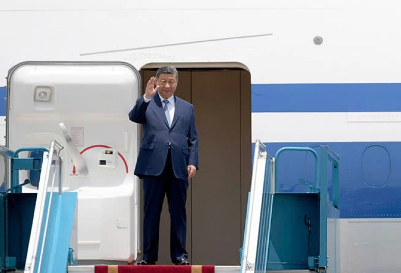 Thủ tướng tiễn Tổng Bí thư Tập Cận Bình rời Hà Nội kết thúc chuyến thăm Việt Nam - Ảnh 4.