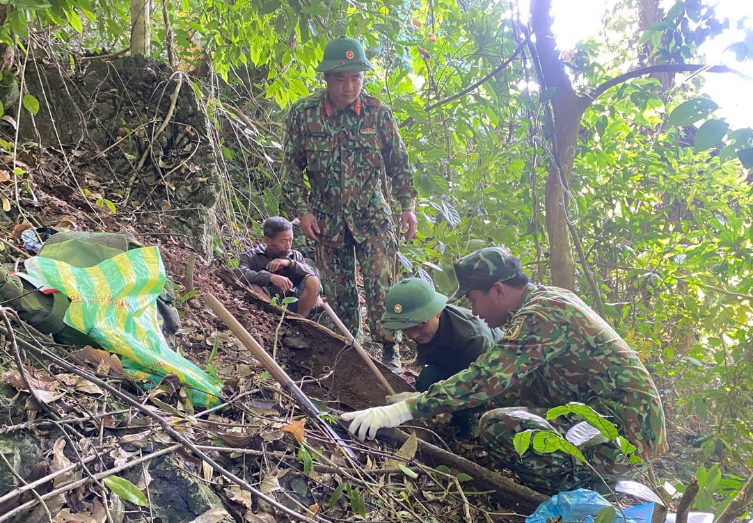 Ph&aacute;t hiện 2 h&agrave;i cốt liệt sĩ k&egrave;m kẹp t&oacute;c, v&iacute; nữ- Ảnh 1.