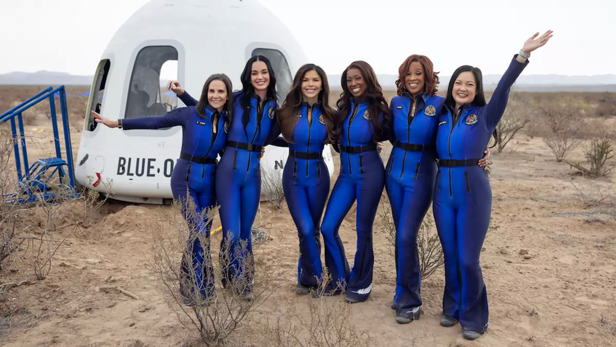 6 người phụ nữ vừa bay ra ngoài không gian phải "mua vé" bao nhiêu tiền? Con số có thể gây sốc cho nhiều người - Ảnh 1. 6 người phụ nữ vừa bay ra ngoài không gian phải "mua vé" bao nhiêu tiền? Con số có thể gây sốc cho nhiều người - Ảnh 1.