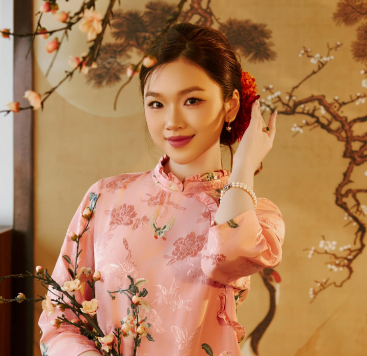 Nữ sinh tặng hoa Tập Cận Bình trong chuyến thăm Việt Nam là ai? - Ảnh 4.