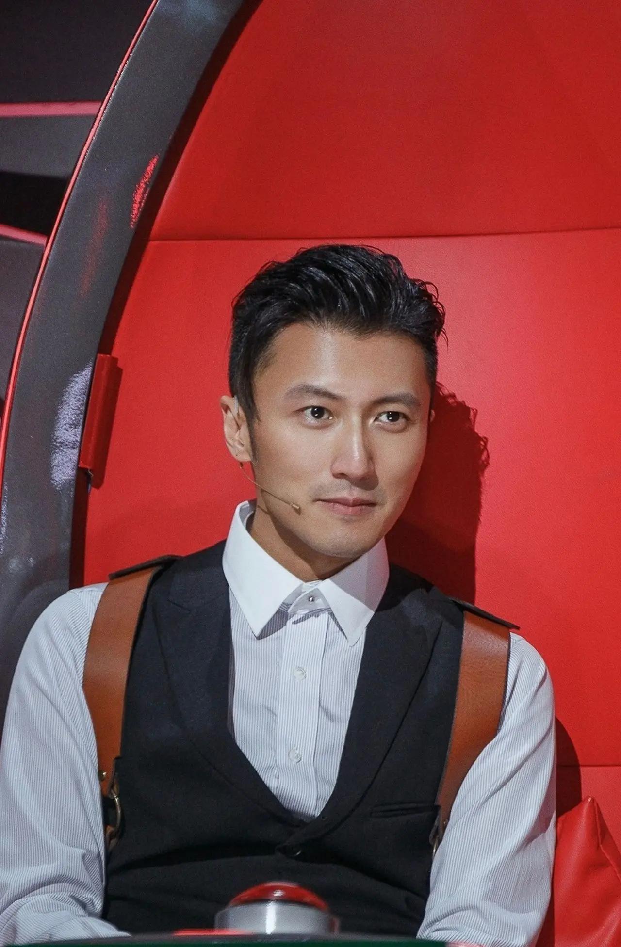 Quý tử Tạ Đình Phong năm nào cũng nhận quà xa xỉ nhưng không thấy mặt bố vì điều kiện thừa kế kỳ lạ?- Ảnh 3. Quý tử Tạ Đình Phong năm nào cũng nhận quà xa xỉ nhưng không thấy mặt bố vì điều kiện thừa kế kỳ lạ?- Ảnh 3.