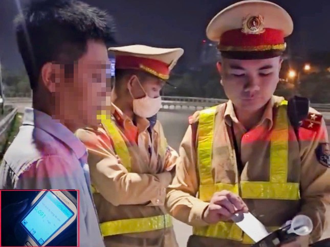 CSGT phát hiện tài xế xe khách uống bia , lái xe tải sử dụng ma túy đá - Ảnh 1.