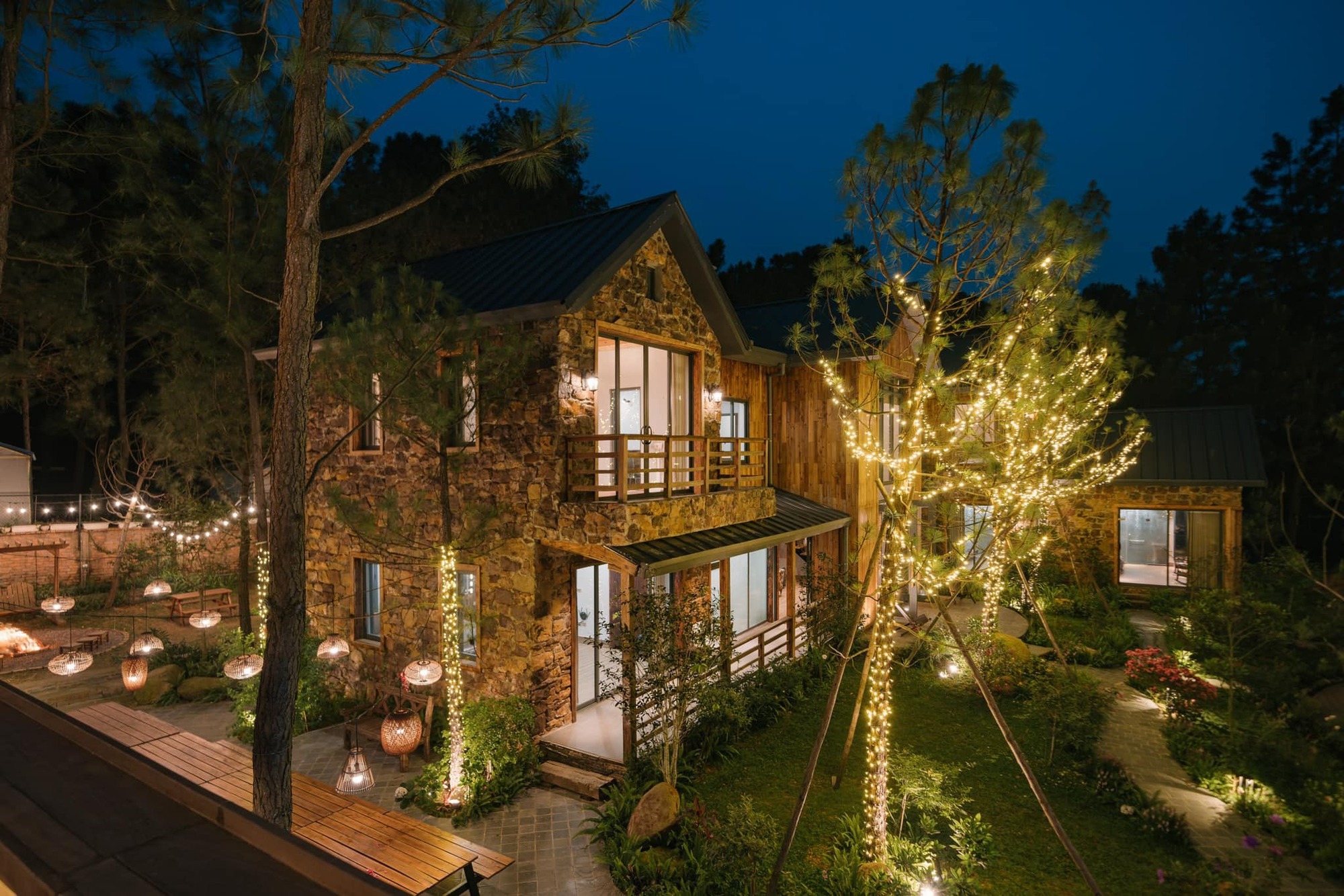 Cuộc sống điền viên đáng mơ ước của “ông hoàng nhạc đỏ” Trọng Tấn: Sở hữu 3 biệt thự, vợ giỏi con ngoan, sống an yên ở tuổi 49 - Ảnh 5.