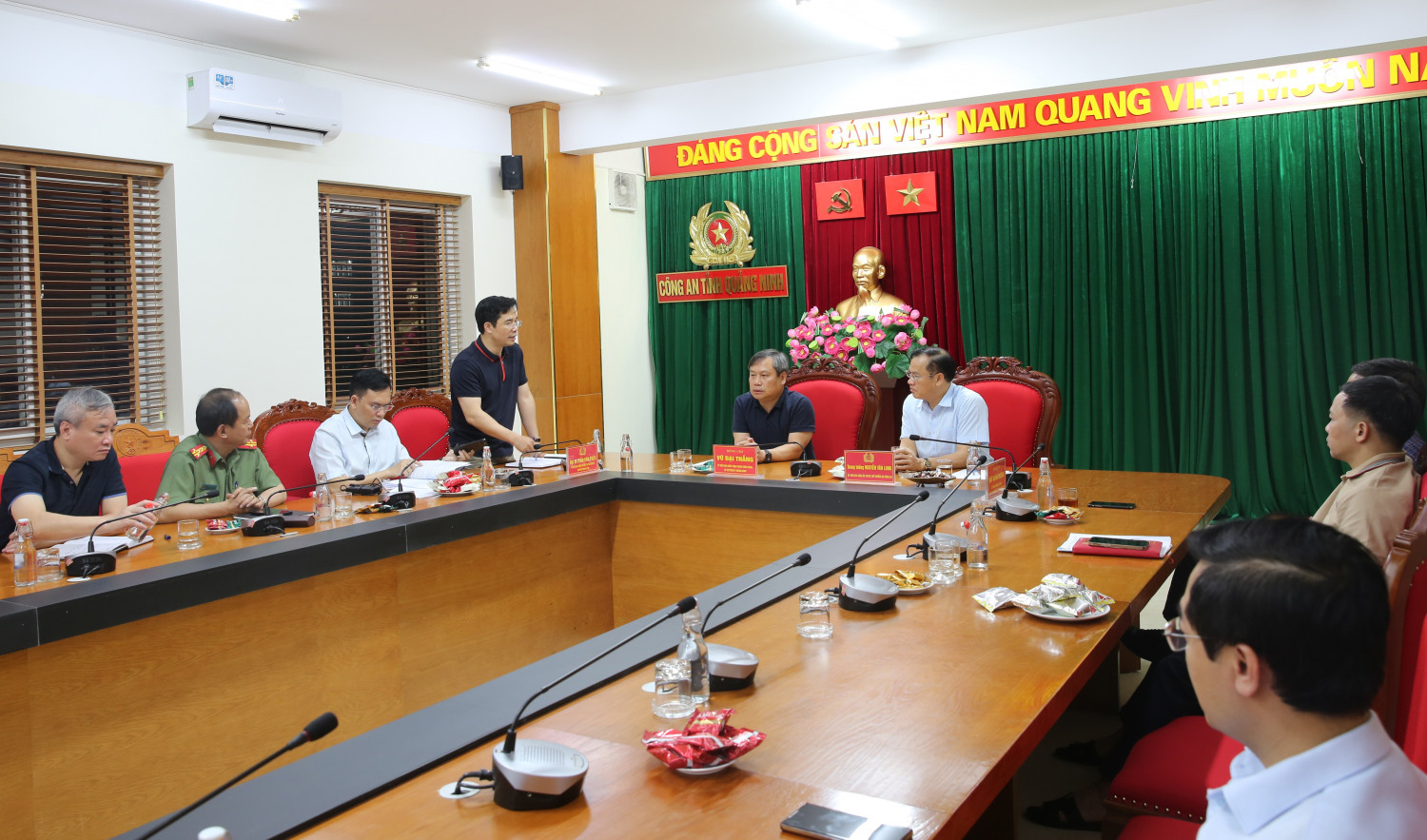 Chân dung thượng úy Nguyễn Đăng Khải người hy sinh dũng cảm tại Quảng Ninh - Ảnh 2.