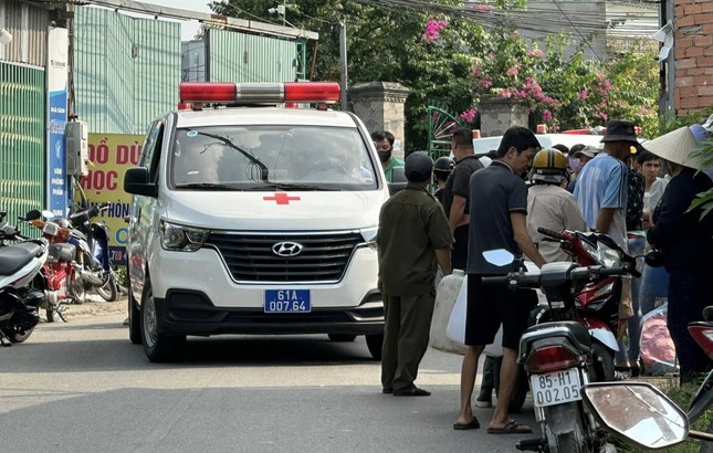 Truy bắt nghi can s&aacute;t hại hai phụ nữ trong ph&ograve;ng trọ ở B&igrave;nh Dương - Ảnh 1.