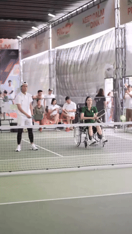 Bị d&acirc;n mạng phản ứng mạnh v&igrave; ngồi xe lăn chơi pickleball, Kỳ H&acirc;n - vợ Mạc Hồng Qu&acirc;n l&ecirc;n tiếng giải th&iacute;ch- Ảnh 1.