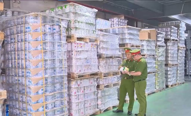 To&agrave;n cảnh đường d&acirc;y sản xuất, ph&acirc;n phối 573 loại sữa bột giả- Ảnh 4.