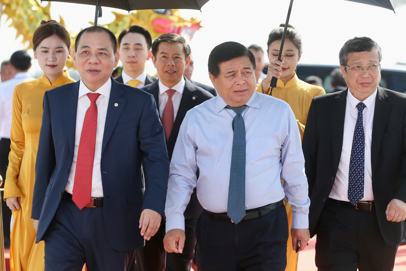 Bên trong Nhà ga hành khách hiện đại nhất Việt Nam, chuyến bay khai trương chính thức cất cánh - Ảnh 5.