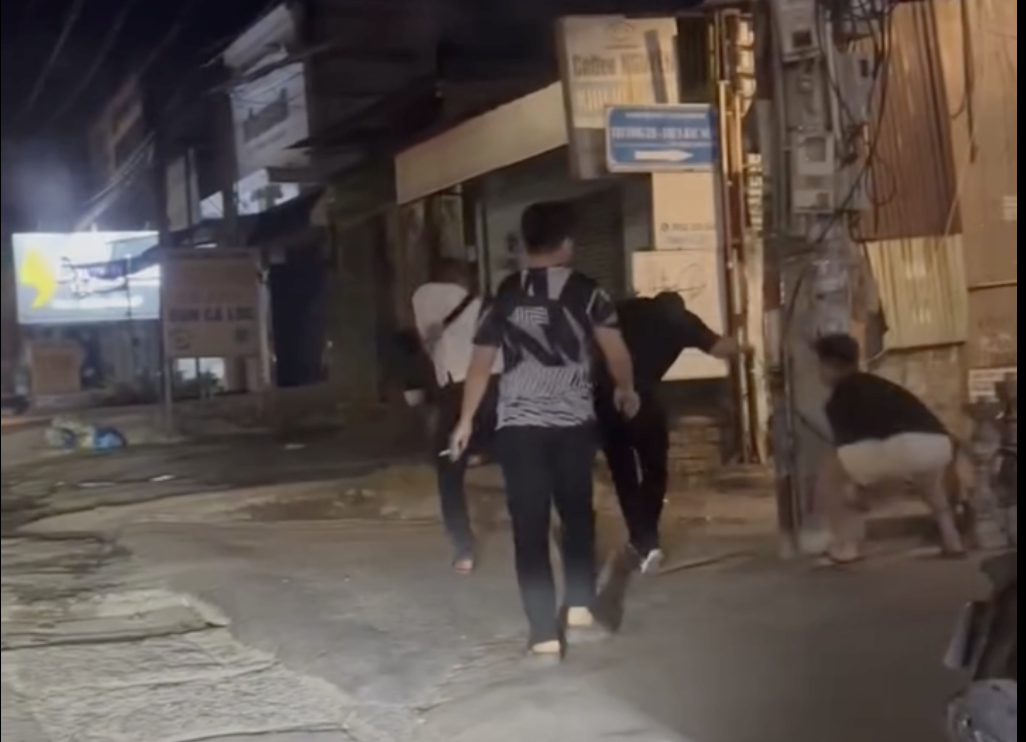 Công an điều tra vụ ô tô chặn bé trai bị thương ở Đồng Nai - Ảnh 2.