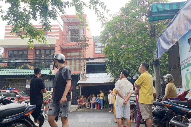 Cháy nhà TPHCM: Căn nhà bốc cháy dữ dội khiến 3 người tử vong tại quận 8 - Ảnh 3. Cháy nhà TPHCM: Căn nhà bốc cháy dữ dội khiến 3 người tử vong tại quận 8 - Ảnh 3.