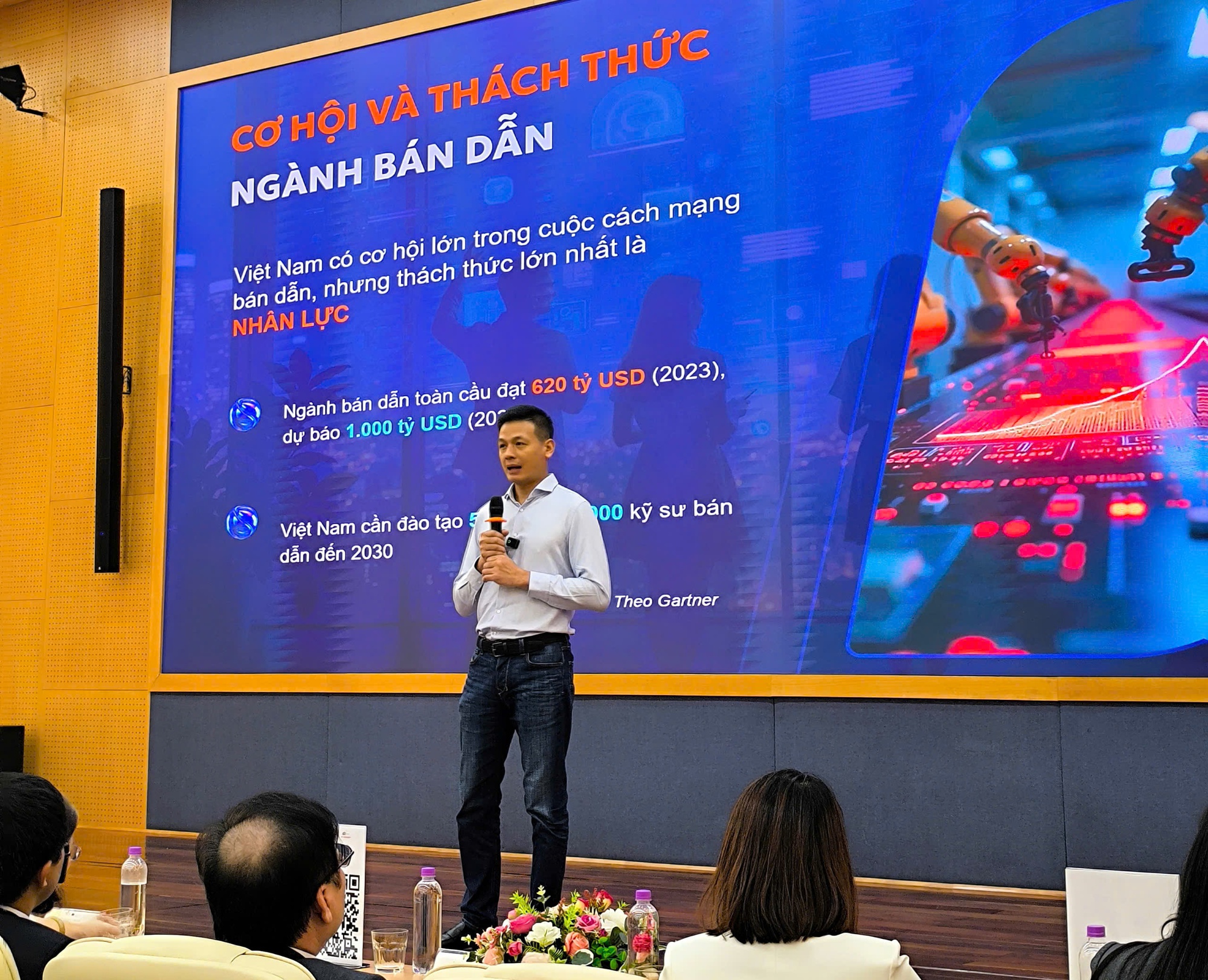 Chiến lược ph&aacute;t triển nh&acirc;n lực ng&agrave;nh b&aacute;n dẫn nh&igrave;n từ hợp t&aacute;c của Tập đo&agrave;n FPT v&agrave; Asia University- Ảnh 2.