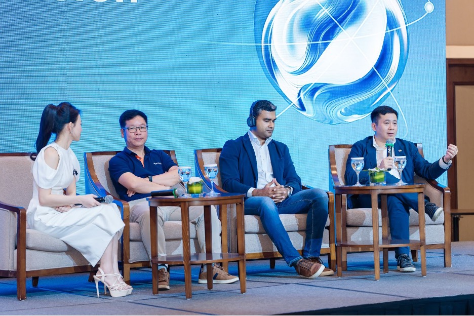 FPT lần đầu giới thiệu bộ đ&ocirc;i sản phẩm từ nh&agrave; m&aacute;y AI đầu ti&ecirc;n tại Việt Nam, tiến tới "b&igrave;nh d&acirc;n học vụ AI" - Ảnh 2.