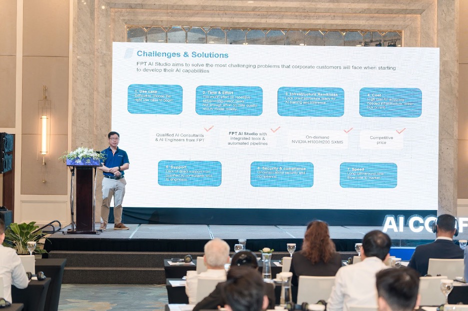 FPT lần đầu giới thiệu bộ đ&ocirc;i sản phẩm từ nh&agrave; m&aacute;y AI đầu ti&ecirc;n tại Việt Nam, tiến tới "b&igrave;nh d&acirc;n học vụ AI" - Ảnh 1.