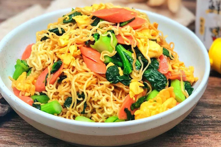 C&aacute;ch x&agrave;o mỳ Trung Quốc kh&ocirc;ng bị v&oacute;n cục, dai ngon v&agrave; đậm đ&agrave; hương vị - Ảnh 1.