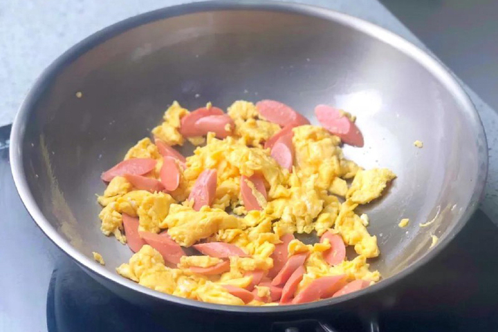 C&aacute;ch x&agrave;o mỳ Trung Quốc kh&ocirc;ng bị v&oacute;n cục, dai ngon v&agrave; đậm đ&agrave; hương vị - Ảnh 5.