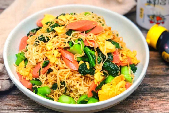 C&aacute;ch x&agrave;o mỳ Trung Quốc kh&ocirc;ng bị v&oacute;n cục, dai ngon v&agrave; đậm đ&agrave; hương vị - Ảnh 8.