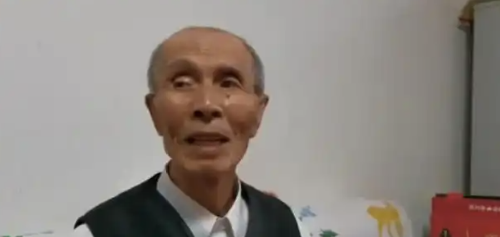 Cụ ông 89 tuổi mất tiền sau khi rút tại ATM: Cảnh báo lừa đảo tinh vi - Ảnh 1.