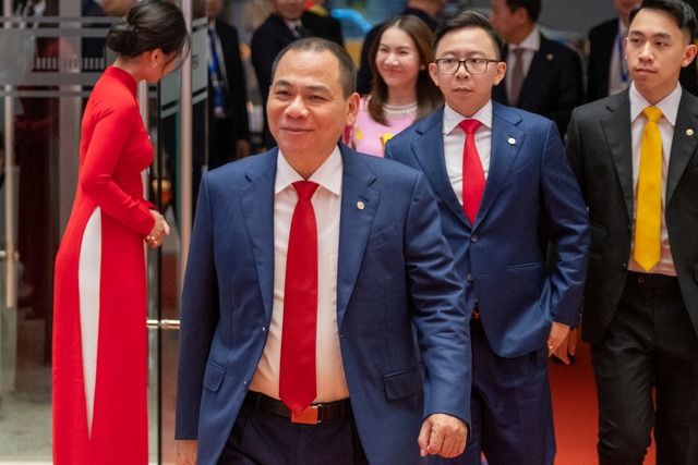 Con trai của tỷ phú Phạm Nhật Vượng xuất hiện tại lễ khởi công siêu đô thị lấn biển lớn nhất Việt Nam: 25 tuổi là CEO công ty cho thuê xe số một tại Việt Nam, là cổ đông lớn của công ty năng lượng vừa thành lập - Ảnh 4.