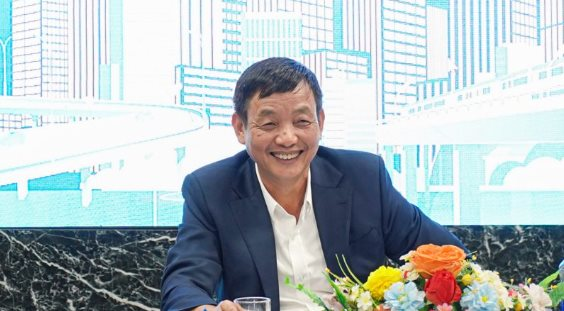 Diễn biến mới nhất vụ một hãng hàng không lớn delay, khách vạ vật - Ảnh 2.