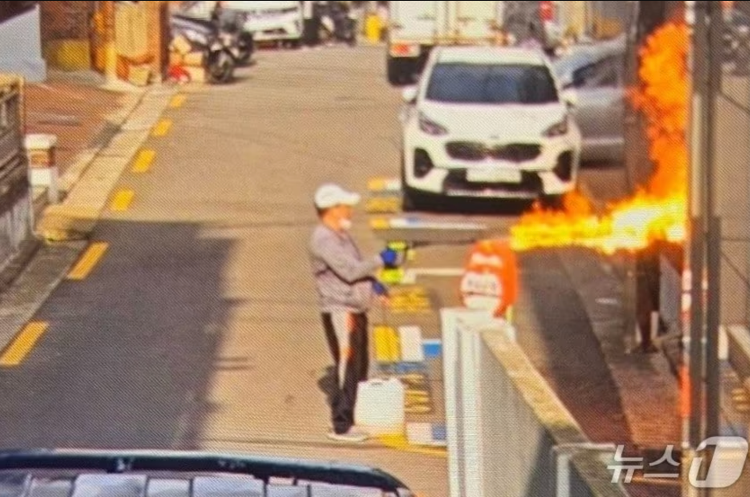 Ch&aacute;y chung cư 21 tầng ở Seoul: Người d&acirc;n hoảng loạn nhảy xuống từ ban c&ocirc;ng, ph&aacute;t hiện vật bất ngờ tại hiện trường- Ảnh 4.