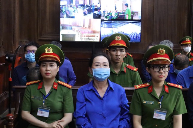 Nhóm bị cáo Trương Mỹ Lan được giảm án: Tuyên án phúc thẩm tại TPHCM - Ảnh 1.