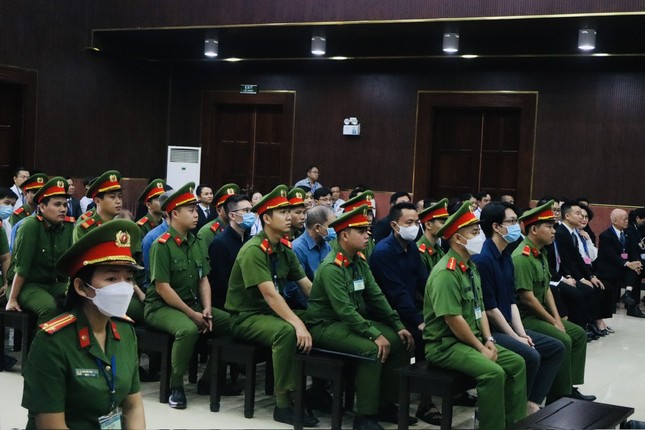 Tuyên án bà Trương Mỹ Lan và đồng phạm trong vụ án Vạn Thịnh Phát - Ảnh 2.