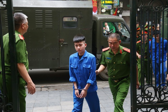 Dẫn giải 24 ' quái xế ' đua xe Gây tai nạn chết người đến tòa án Hà Nội - Ảnh 1.