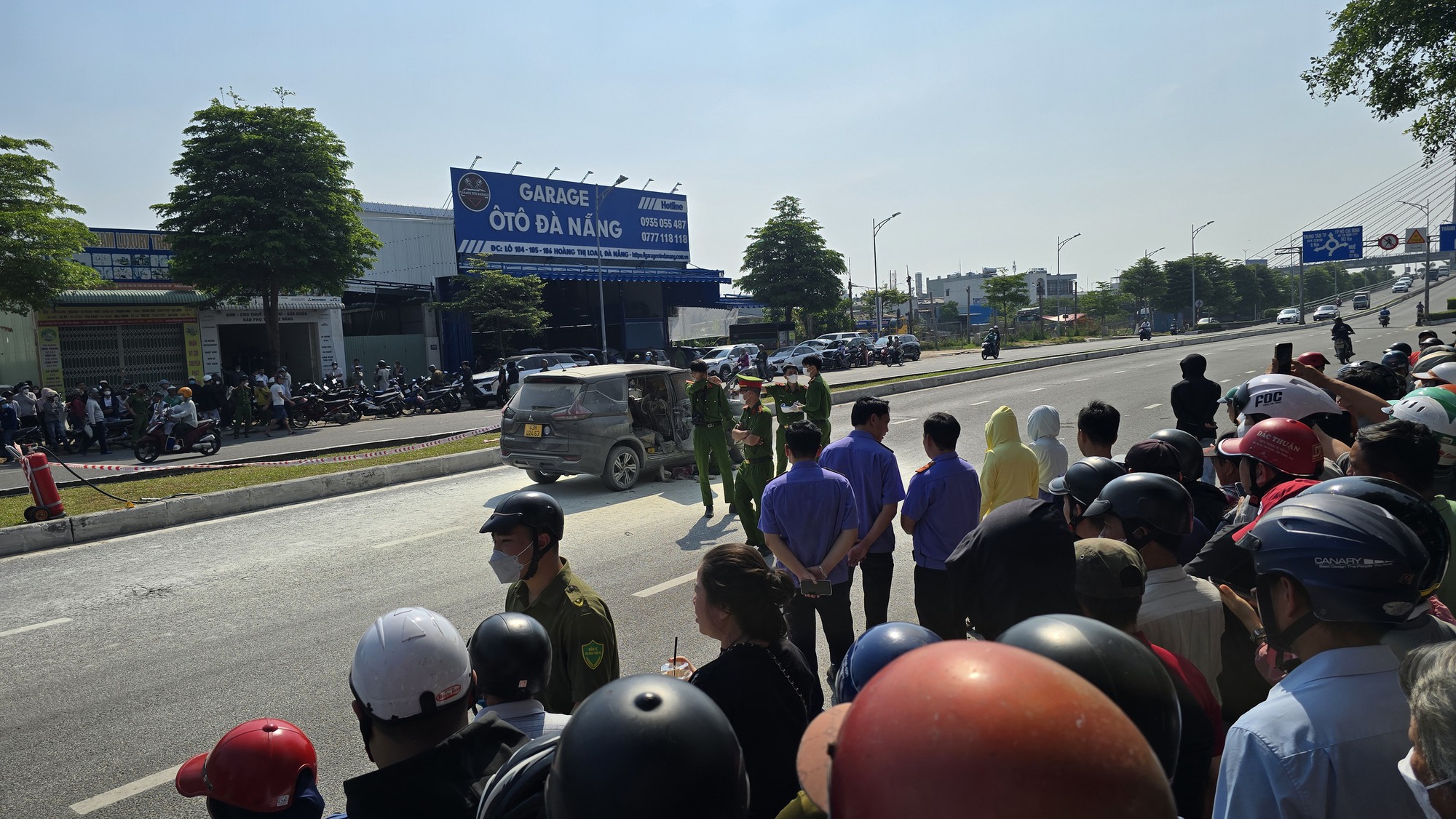 Hai người tử vong bên xe dịch vụ bị cháy tại Đà Nẵng , điều tra nguyên nhân vụ việc - Ảnh 4. Hai người tử vong bên xe dịch vụ bị cháy tại Đà Nẵng , điều tra nguyên nhân vụ việc - Ảnh 4.