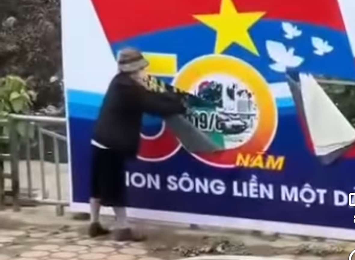 C&ocirc;ng an x&aacute;c minh người phụ nữ rạch pa n&ocirc; mừng ng&agrave;y thống nhất đất nước - Ảnh 1.