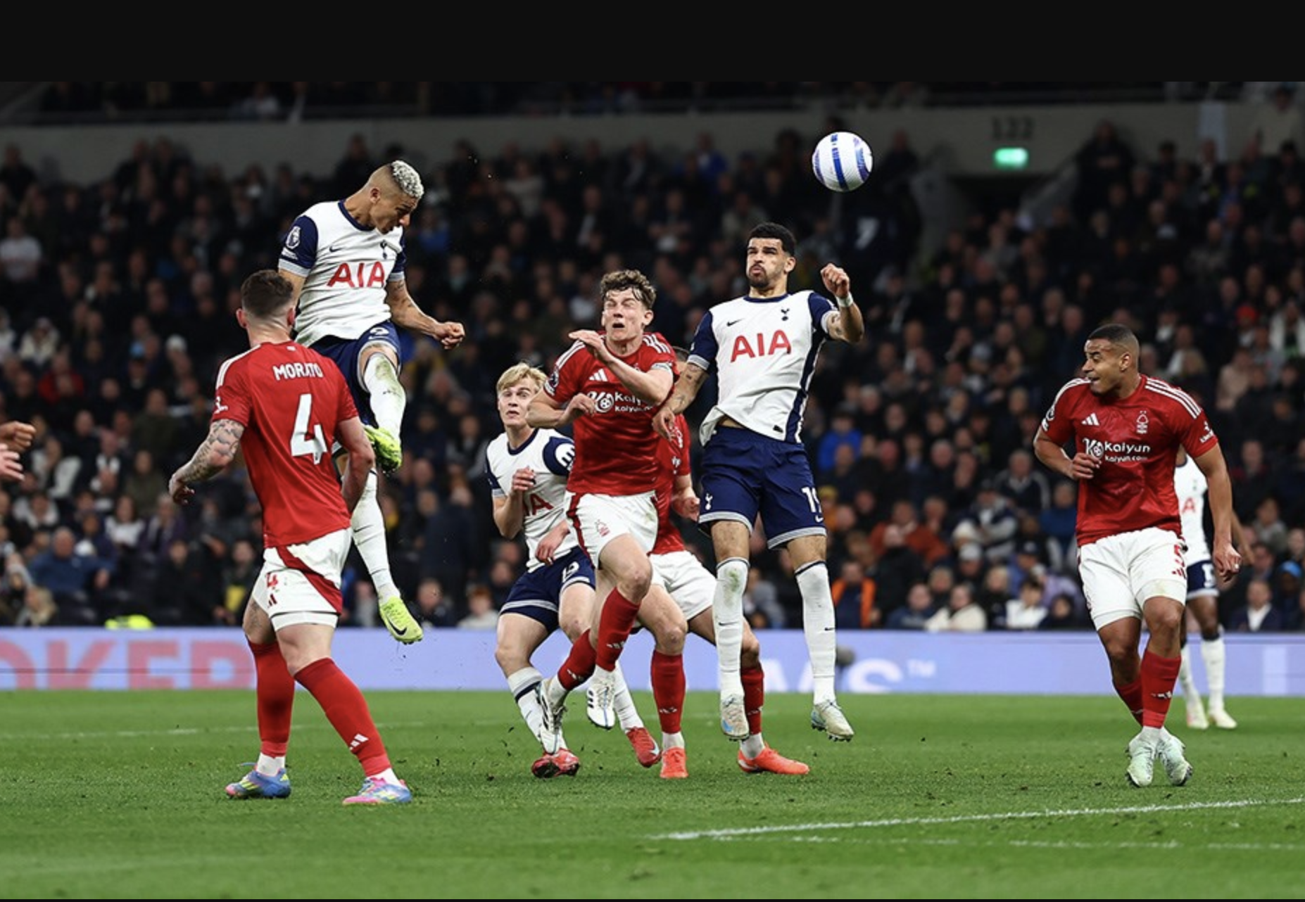 Trắng tay sân nhà, Tottenham may mắn trụ hạng - Ảnh 6.