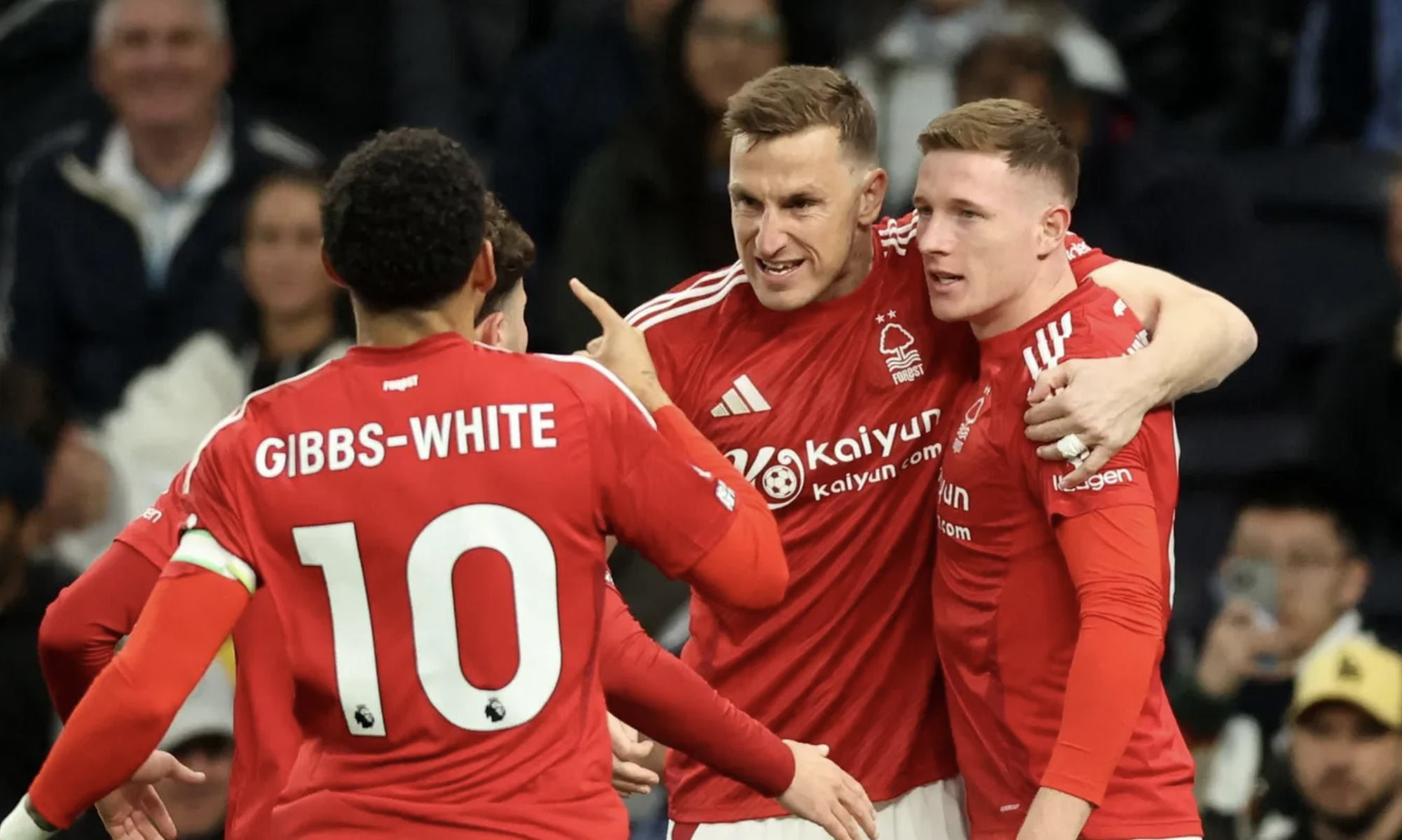 Trắng tay sân nhà, Tottenham may mắn trụ hạng - Ảnh 4.