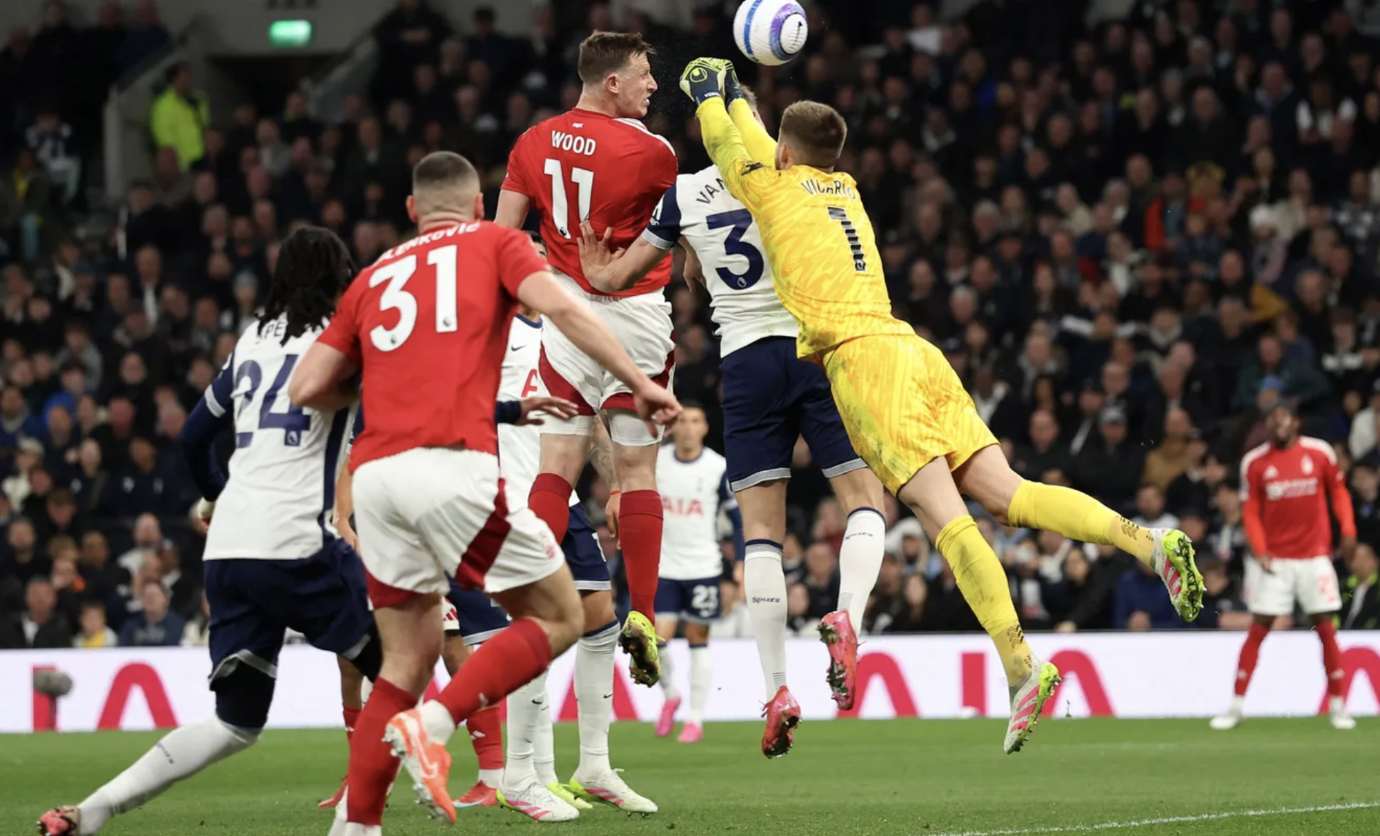 Trắng tay sân nhà, Tottenham may mắn trụ hạng - Ảnh 3.
