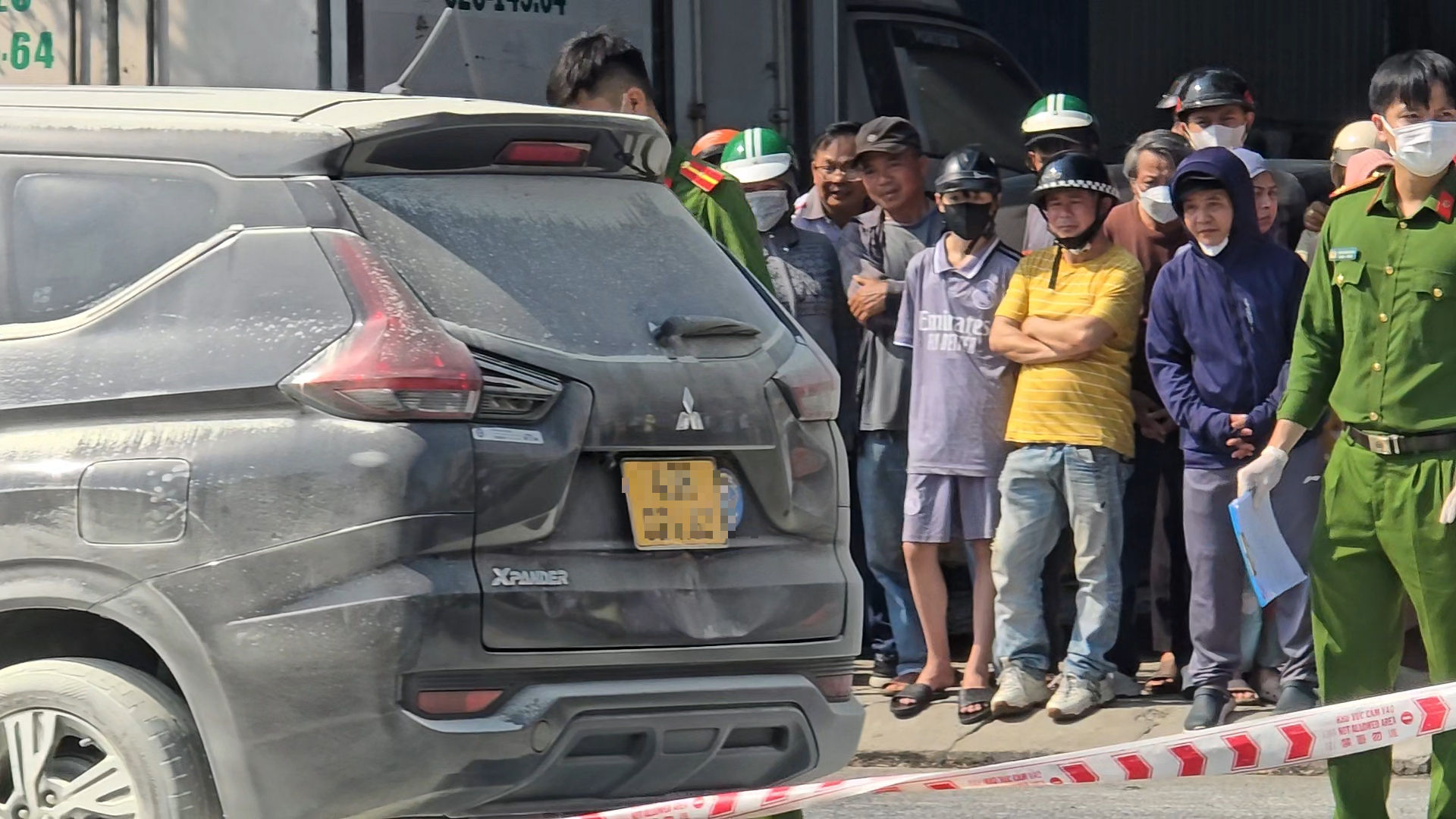 Hai người tử vong bên xe dịch vụ bị cháy tại Đà Nẵng , điều tra nguyên nhân vụ việc - Ảnh 2. Hai người tử vong bên xe dịch vụ bị cháy tại Đà Nẵng , điều tra nguyên nhân vụ việc - Ảnh 2.