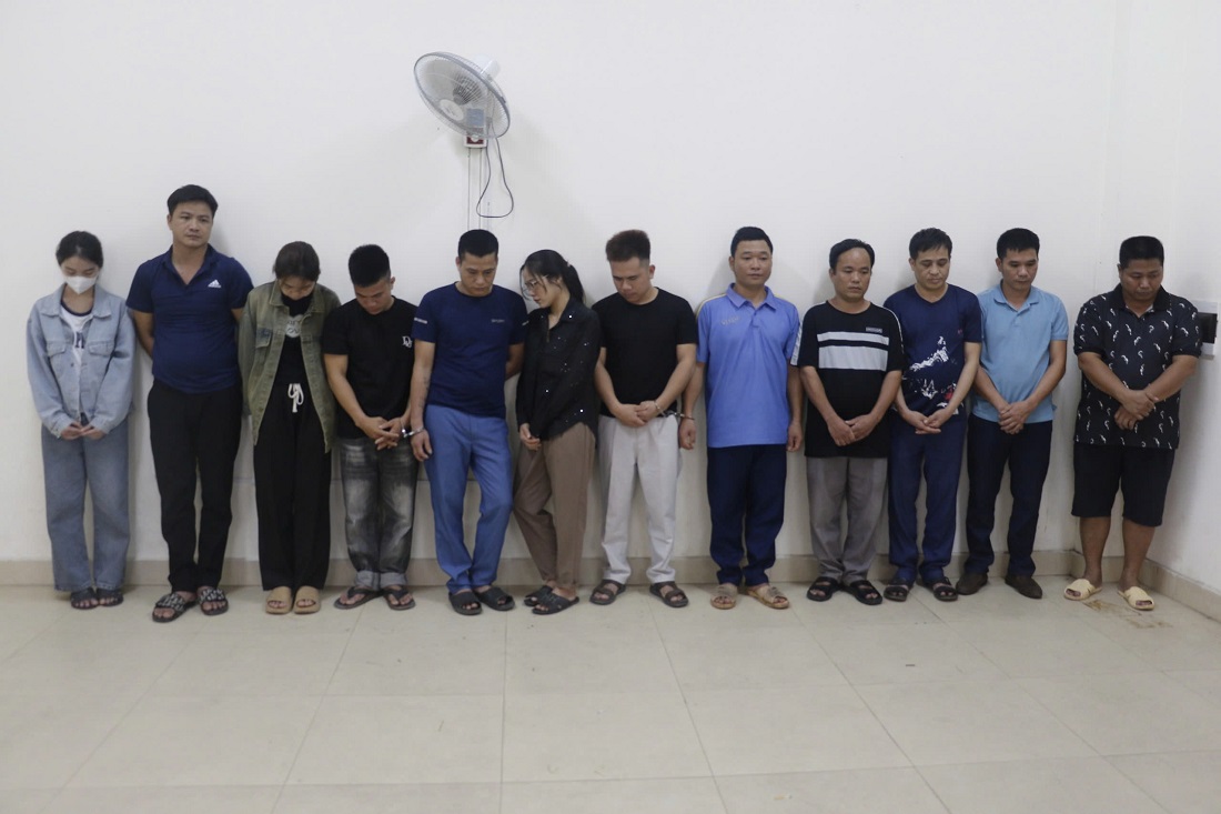 Bắt nhóm rửa tiền và đánh bạc xuyên quốc gia với hơn 500 tỉ đồng - Ảnh 1.