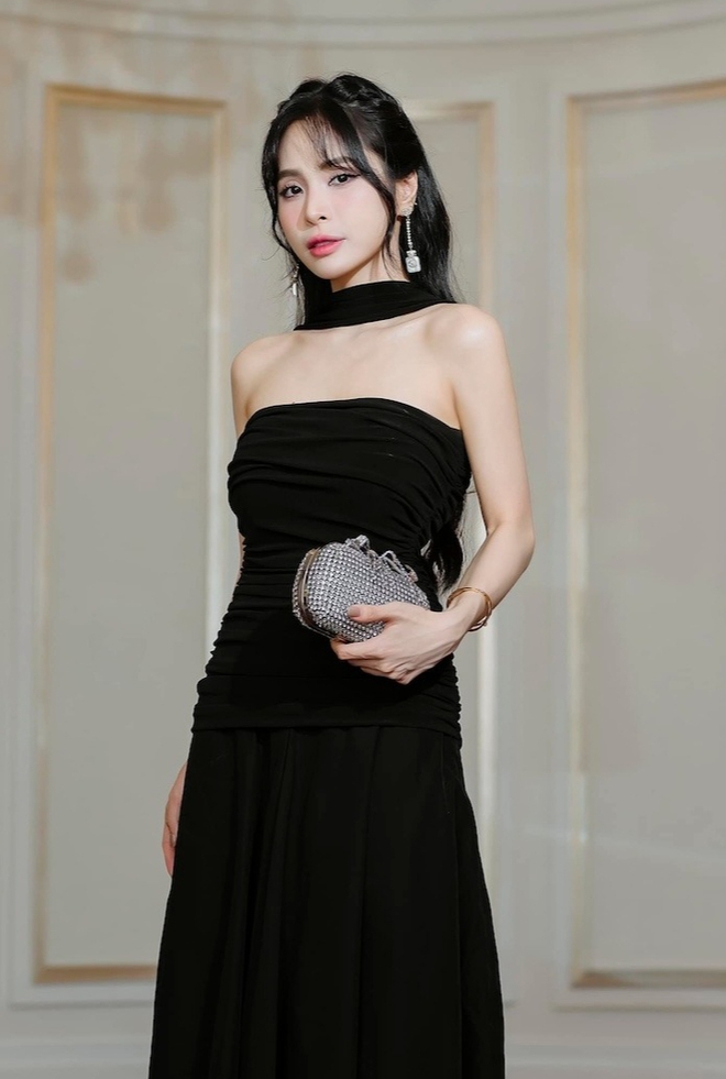 Cơ ngơi đẳng cấp của 2 phú bà hot nhất Chị Đẹp Đạp Gió: Người ở penthouse 300m², người ở lâu đài trắng 100 tỷ!- Ảnh 2. Cơ ngơi đẳng cấp của 2 phú bà hot nhất Chị Đẹp Đạp Gió: Người ở penthouse 300m², người ở lâu đài trắng 100 tỷ!- Ảnh 2.