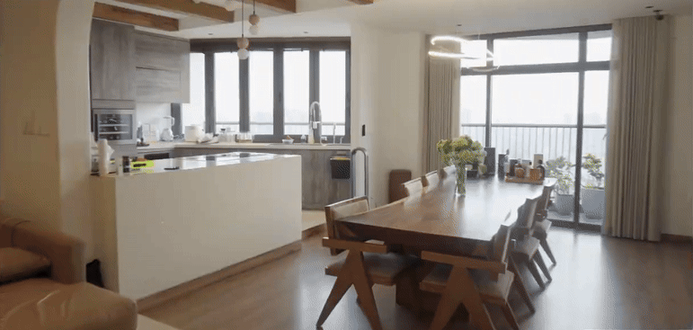 Cơ ngơi đẳng cấp của 2 phú bà hot nhất Chị Đẹp Đạp Gió: Người ở penthouse 300m², người ở lâu đài trắng 100 tỷ!- Ảnh 3. Cơ ngơi đẳng cấp của 2 phú bà hot nhất Chị Đẹp Đạp Gió: Người ở penthouse 300m², người ở lâu đài trắng 100 tỷ!- Ảnh 3.