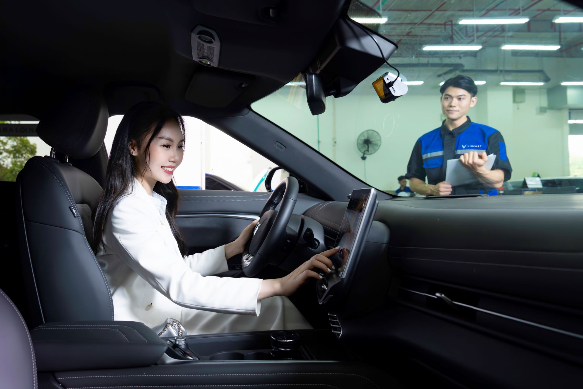 Trạm sạc khắp nơi, dịch vụ hậu mãi 5 sao: Lý do VinFast chinh phục khách hàng Việt- Ảnh 2.