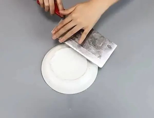 Bôi kem đánh răng lên lưỡi dao, hiệu quả "vàng mười" đến nỗi người người đua nhau làm - Ảnh 4.