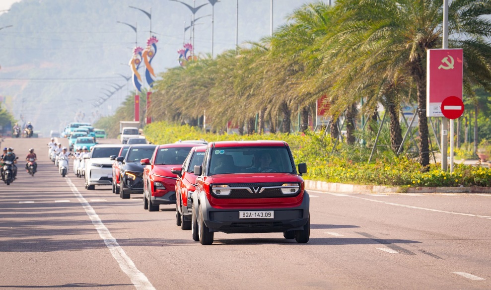 Trạm sạc khắp nơi, dịch vụ hậu mãi 5 sao: Lý do VinFast chinh phục khách hàng Việt- Ảnh 1.