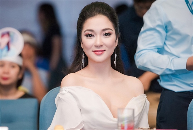 Hoa hậu Nguyễn Thị Huyền: "Tôi thấy có lỗi với con rất nhiều" - Ảnh 2.