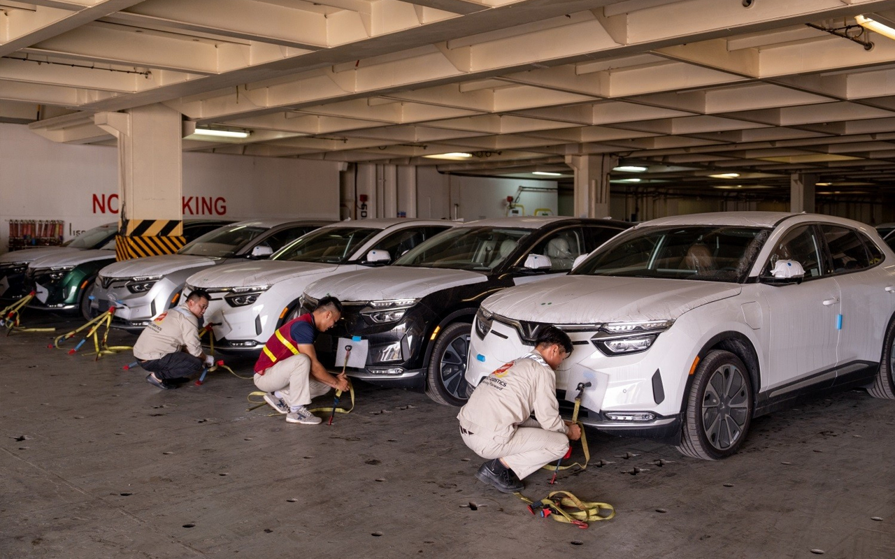 Gặp đoàn xe điện Việt phượt xuyên Đông Nam Á, người Singapore nói: "Tôi rất tự hào về VinFast" - Ảnh 5.