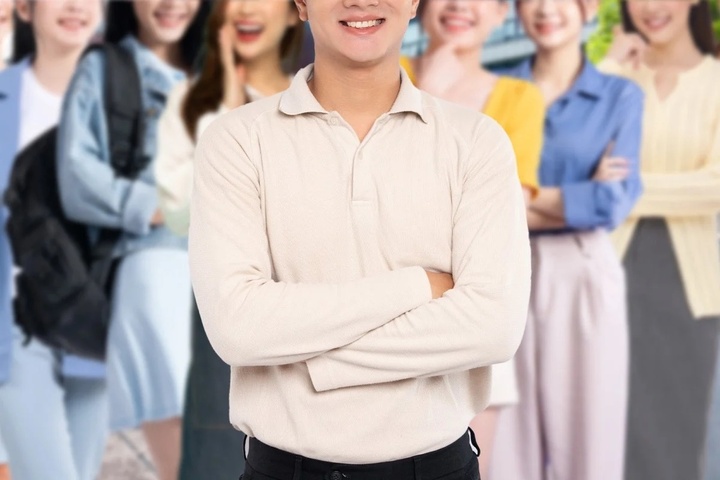 Giảng viên bị sa thải vì hẹn hò với nữ sinh và ép phá thai - Ảnh 1.