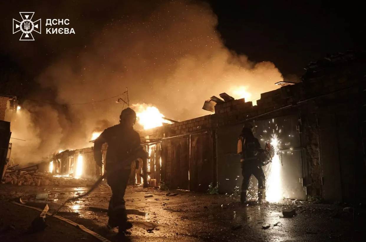 Tổng thống Donald Trump gửi th&ocirc;ng điệp đến Tổng thống Putin sau khi Nga tấn c&ocirc;ng Kiev - Ảnh 2.