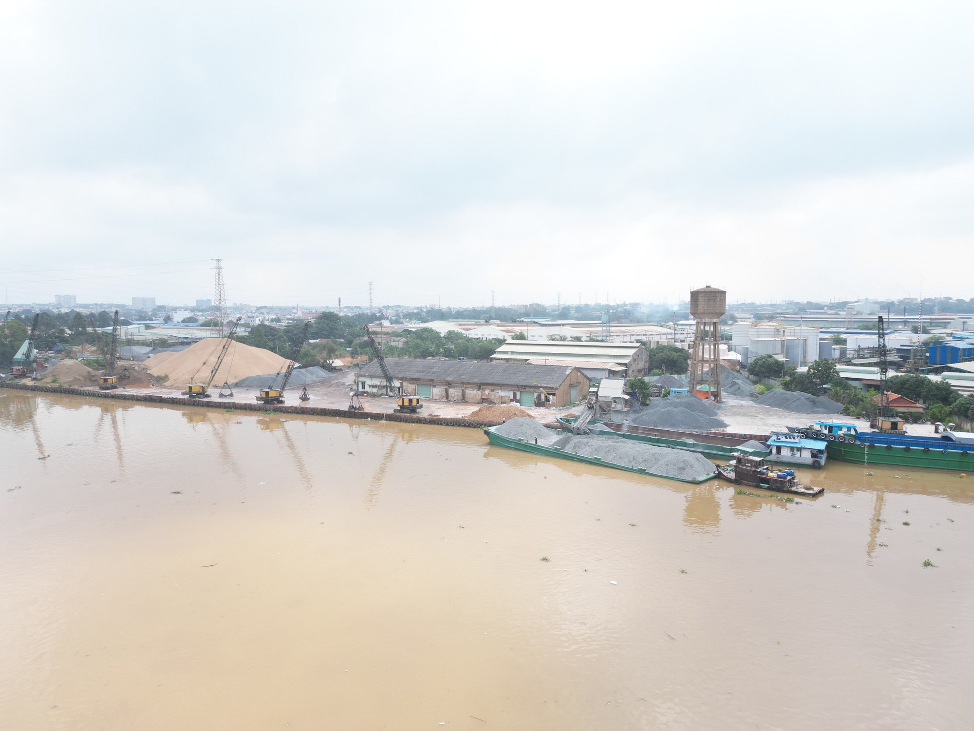 5 Doanh nghiệp bị UBND tỉnh Đồng Nai xử phạt vi phạm môi trường - Ảnh 1.