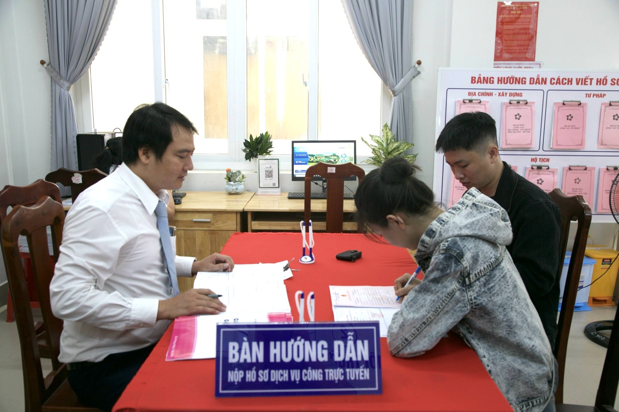 Sắp xếp đơn vị hành chính ở Đồng Nai với hơn 1 . 900 Cán bộ , công chức dôi dư ra sao? - Ảnh 1.